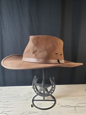 Kodiak Oilskin Hat from Outback Trading Company in size Large (7-1/4 to 7-3/8)